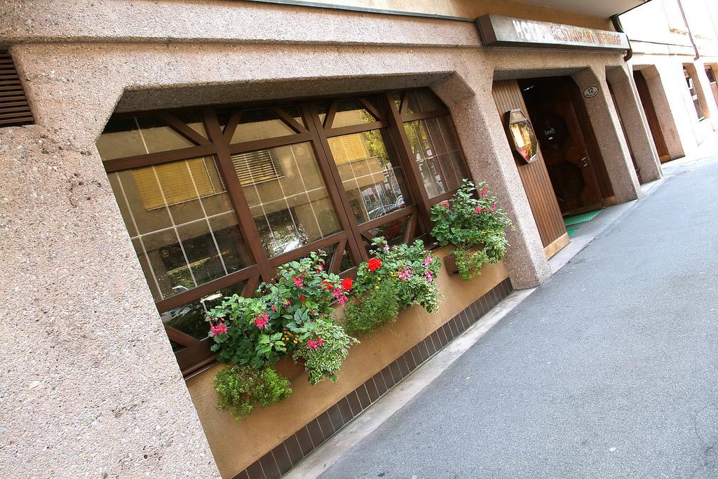 Hotel Restaurant Weinhof Lucerna Exterior foto